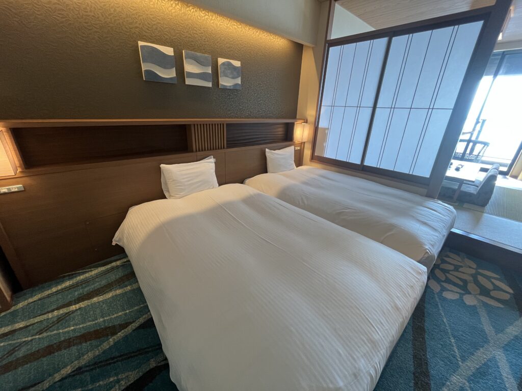 お部屋のベッド