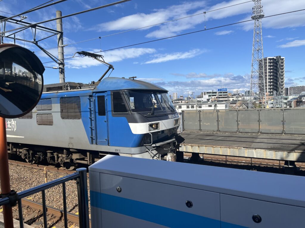 JR貨物ターミナルから来た貨物車の桃太郎も見えた