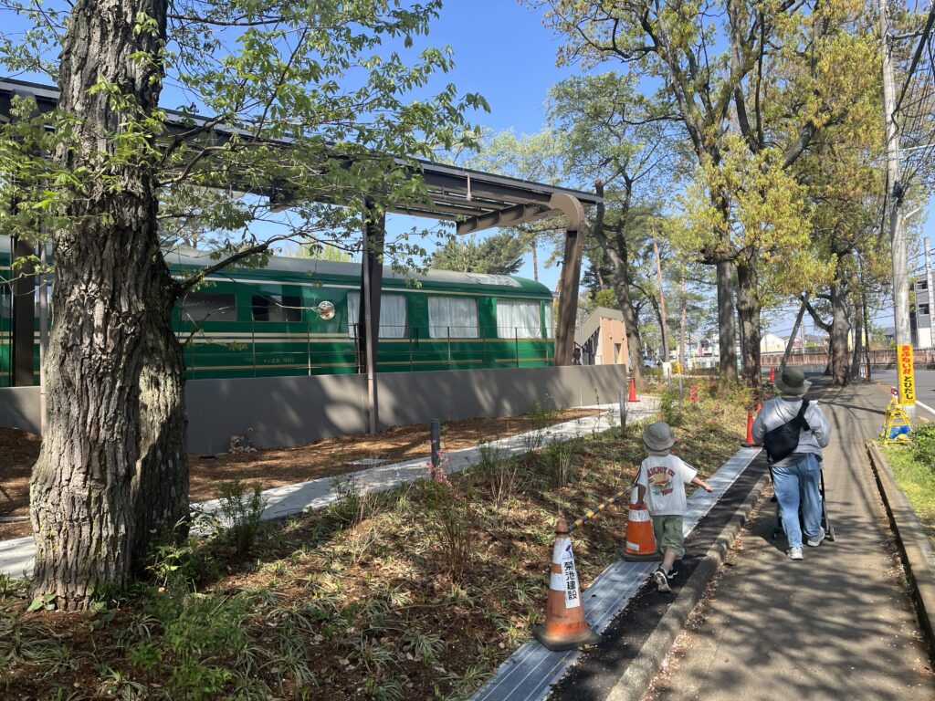 「夢空間」ダイニングカー・ラウンジカーに到着!